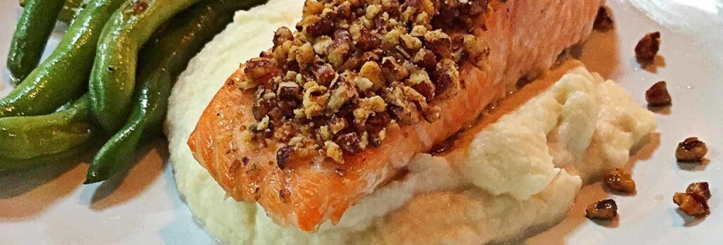 cauliflower puree with salmon and green beans